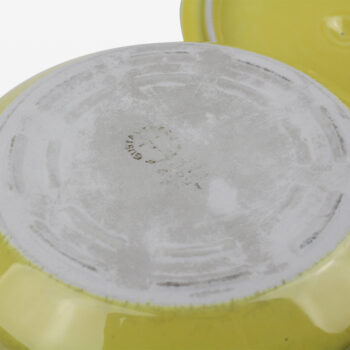 Gul karott med lock rån Gustavsberg.